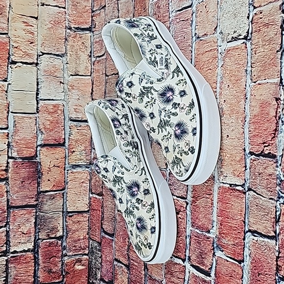 VANS CLASSIC SLIP ON FLORAL PRINT SHOES,  WOMANS SIZE 6.5 GUC - Picture 5 of 12